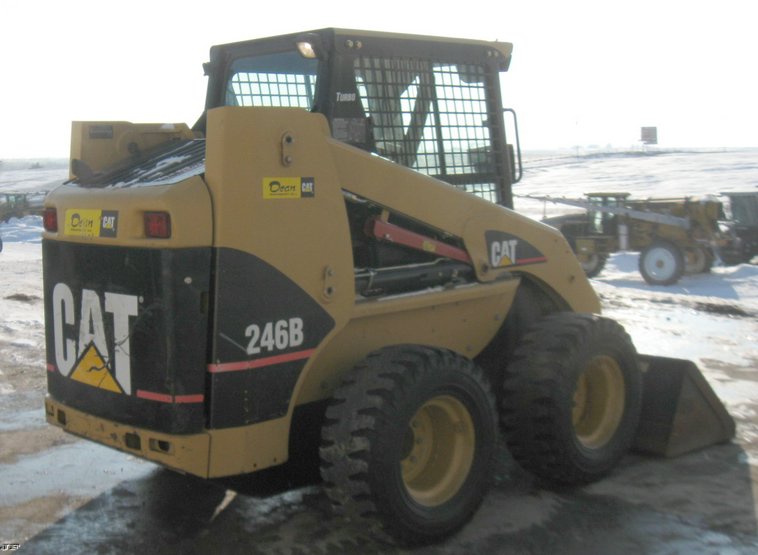 image for item 5338 2004 Caterpillar 246B skid steer