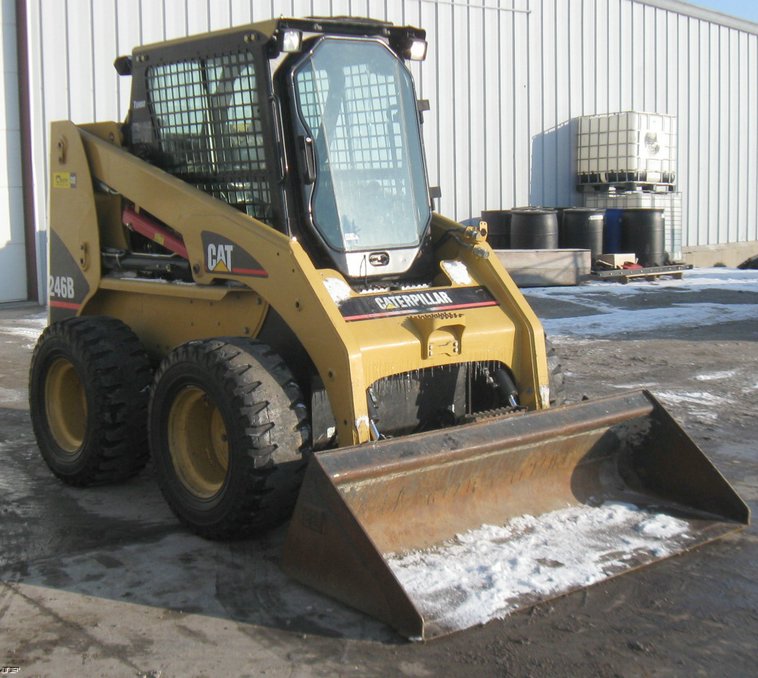 image for item 5338 2004 Caterpillar 246B skid steer