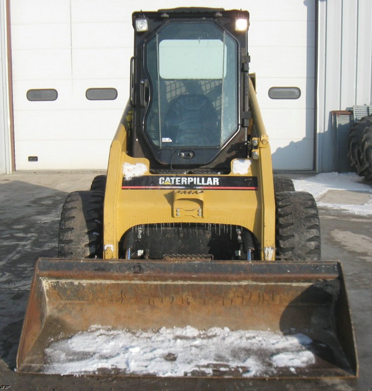 image for item 5338 2004 Caterpillar 246B skid steer