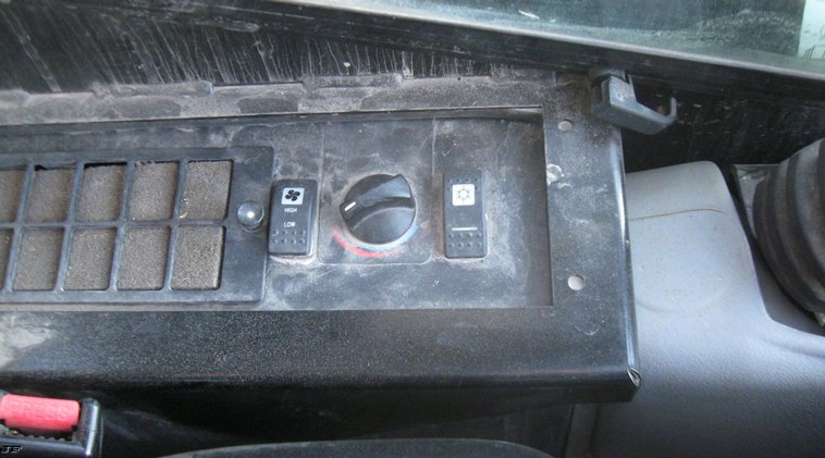 image for item 5338 2004 Caterpillar 246B skid steer