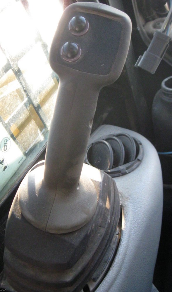 image for item 5338 2004 Caterpillar 246B skid steer