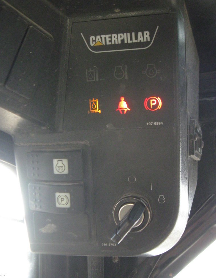 image for item 5338 2004 Caterpillar 246B skid steer