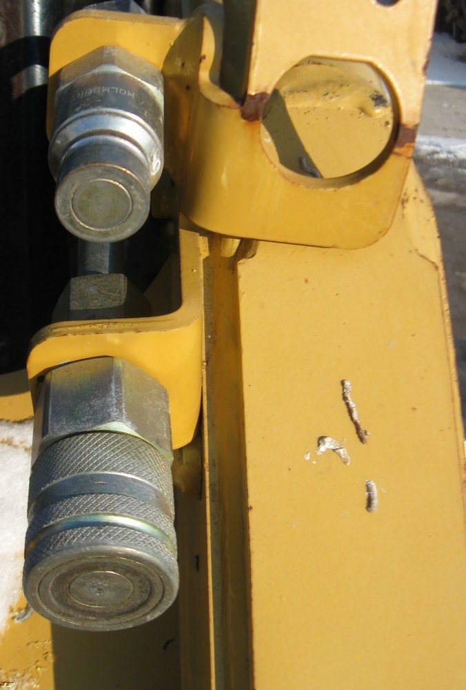 image for item 5338 2004 Caterpillar 246B skid steer