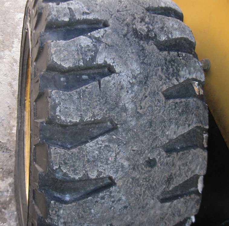 image for item 5338 2004 Caterpillar 246B skid steer