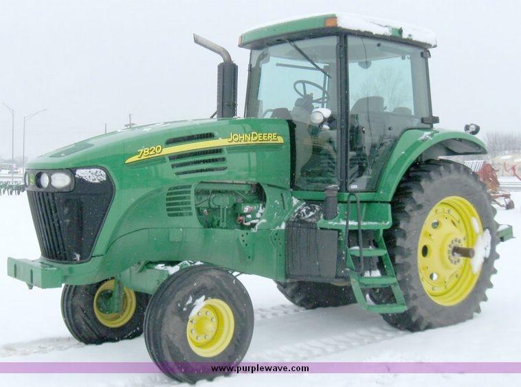2005 John Deere 7820 tractor in Centerview, MO Item 5441 sold Purple Wave