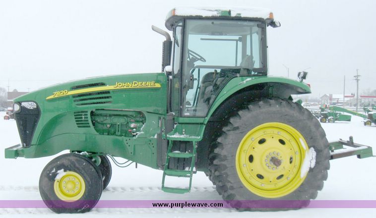 image for item 5441 2005 John Deere 7820 tractor