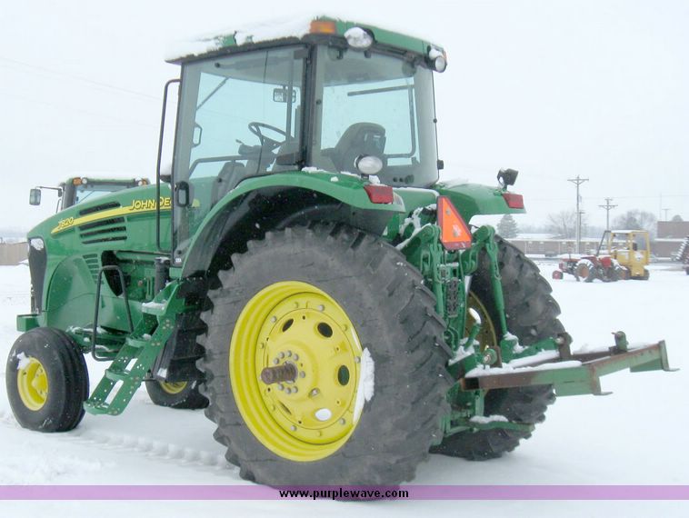 image for item 5441 2005 John Deere 7820 tractor