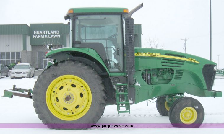 image for item 5441 2005 John Deere 7820 tractor