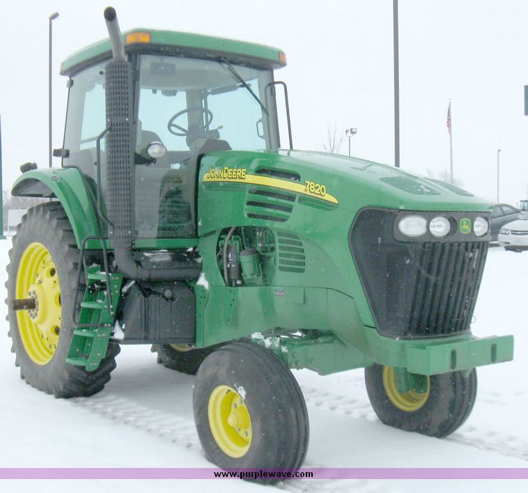 image for item 5441 2005 John Deere 7820 tractor