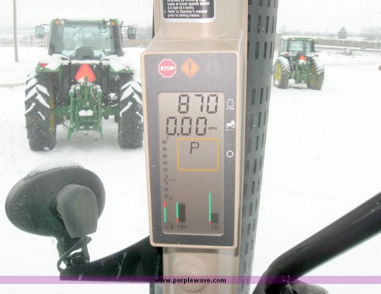 image for item 5441 2005 John Deere 7820 tractor