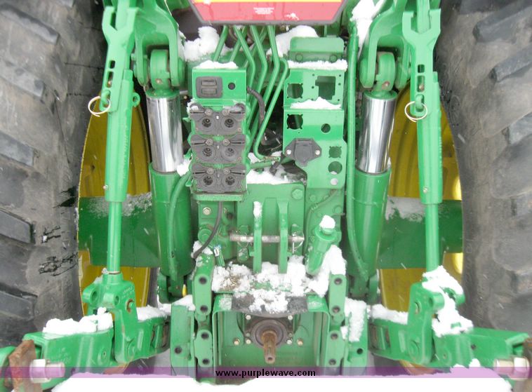 image for item 5441 2005 John Deere 7820 tractor