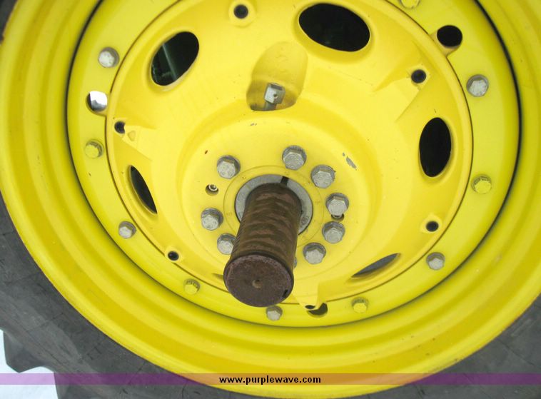 image for item 5441 2005 John Deere 7820 tractor