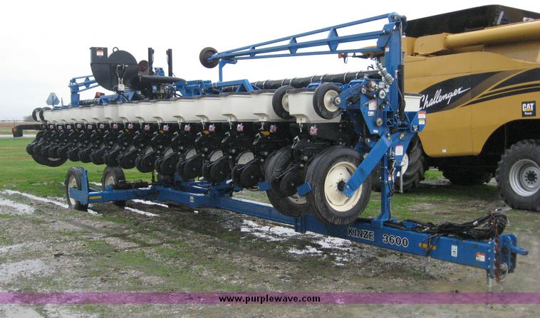 image for item 6399 2006 Kinze 3600 16-31 twin line edge vac planter