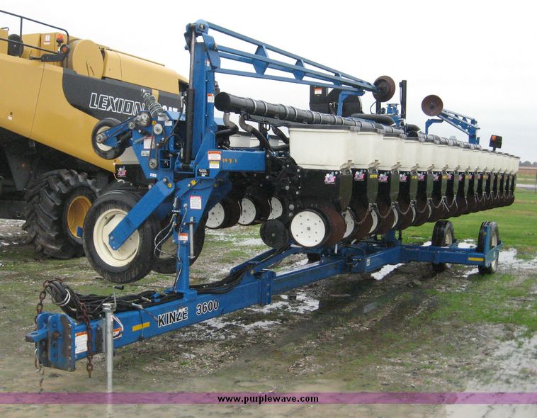 image for item 6399 2006 Kinze 3600 16-31 twin line edge vac planter