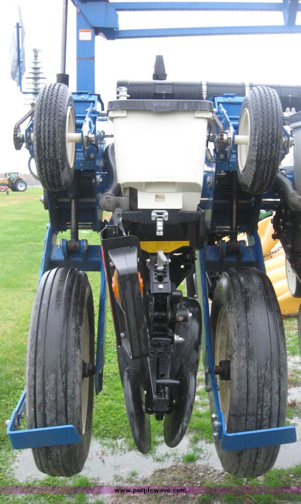 image for item 6399 2006 Kinze 3600 16-31 twin line edge vac planter