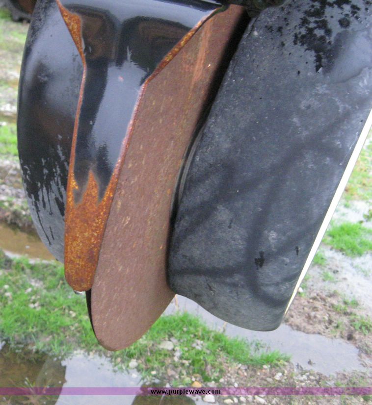 image for item 6399 2006 Kinze 3600 16-31 twin line edge vac planter