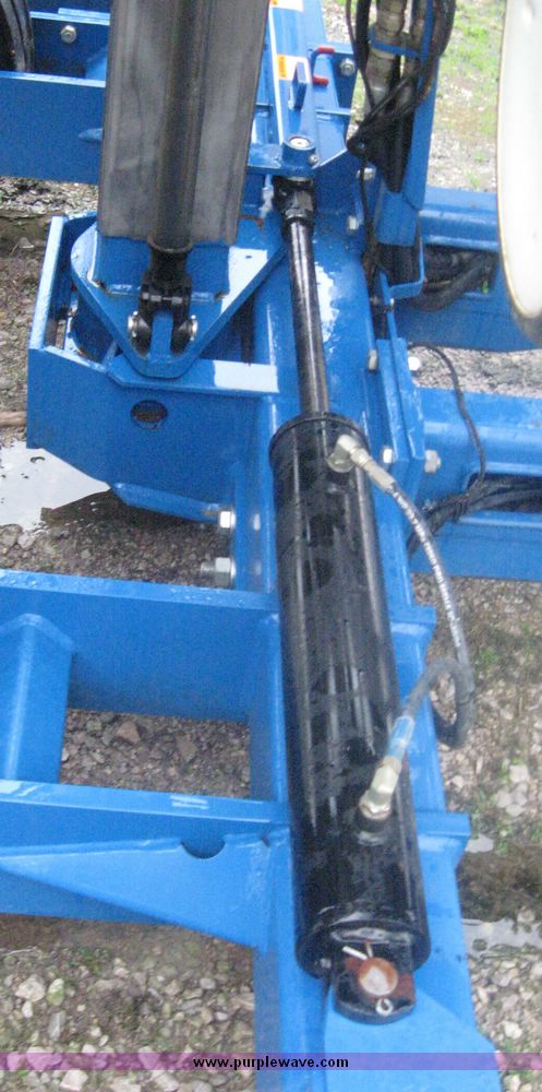 image for item 6399 2006 Kinze 3600 16-31 twin line edge vac planter