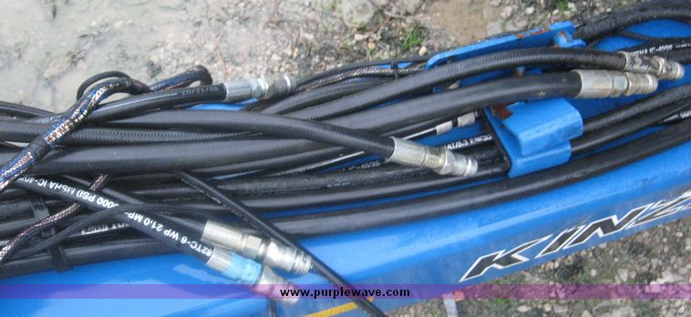 image for item 6399 2006 Kinze 3600 16-31 twin line edge vac planter