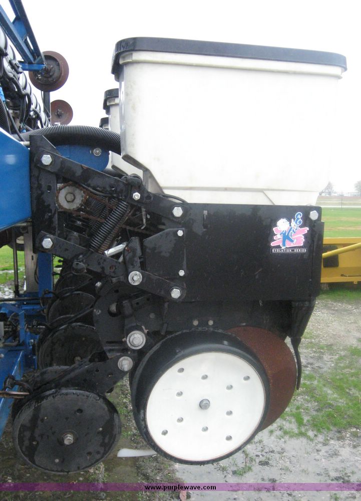 image for item 6399 2006 Kinze 3600 16-31 twin line edge vac planter