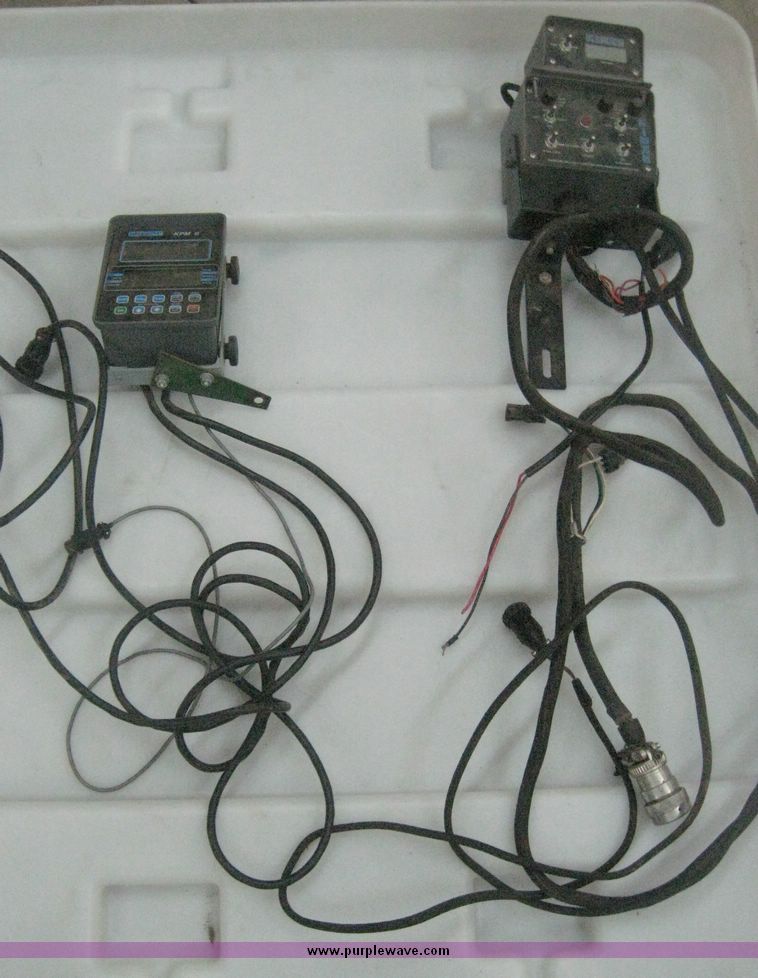 image for item 6399 2006 Kinze 3600 16-31 twin line edge vac planter