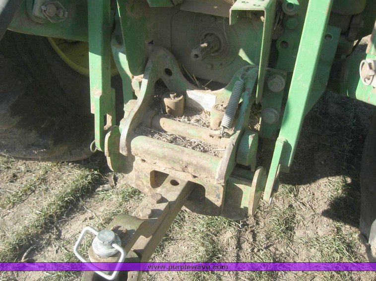 image for item 6832 1993 John Deere 7600 MFWD tractor