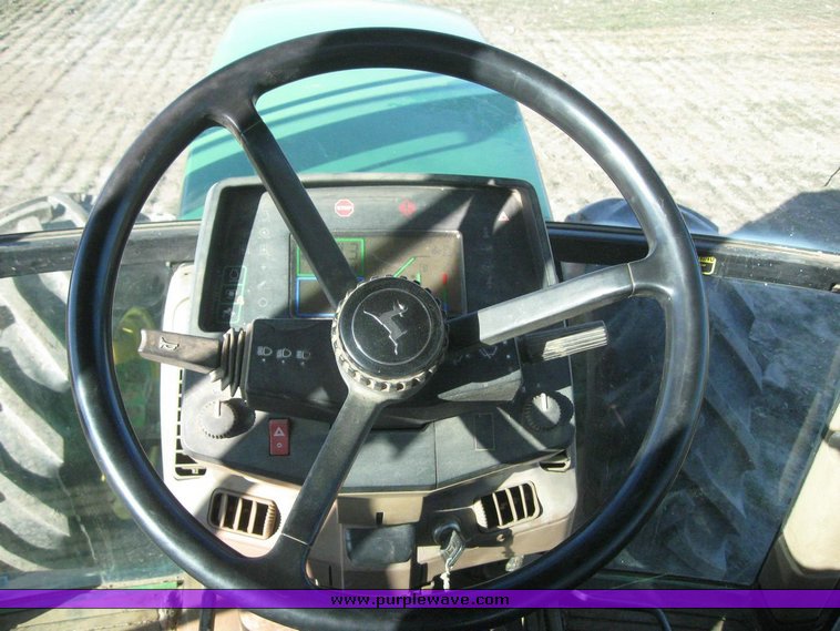 image for item 6832 1993 John Deere 7600 MFWD tractor