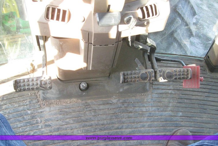 image for item 6832 1993 John Deere 7600 MFWD tractor