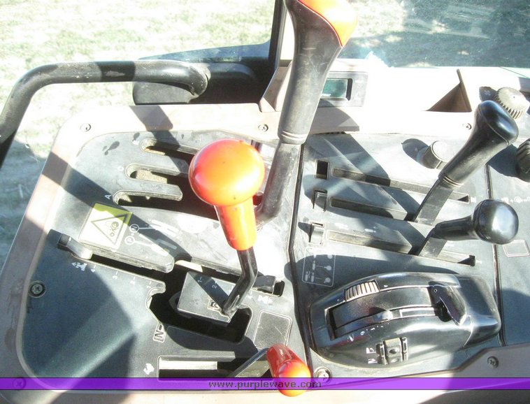 image for item 6832 1993 John Deere 7600 MFWD tractor