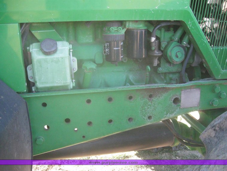 image for item 6832 1993 John Deere 7600 MFWD tractor