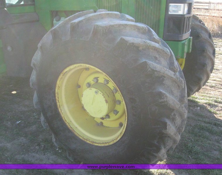 image for item 6832 1993 John Deere 7600 MFWD tractor