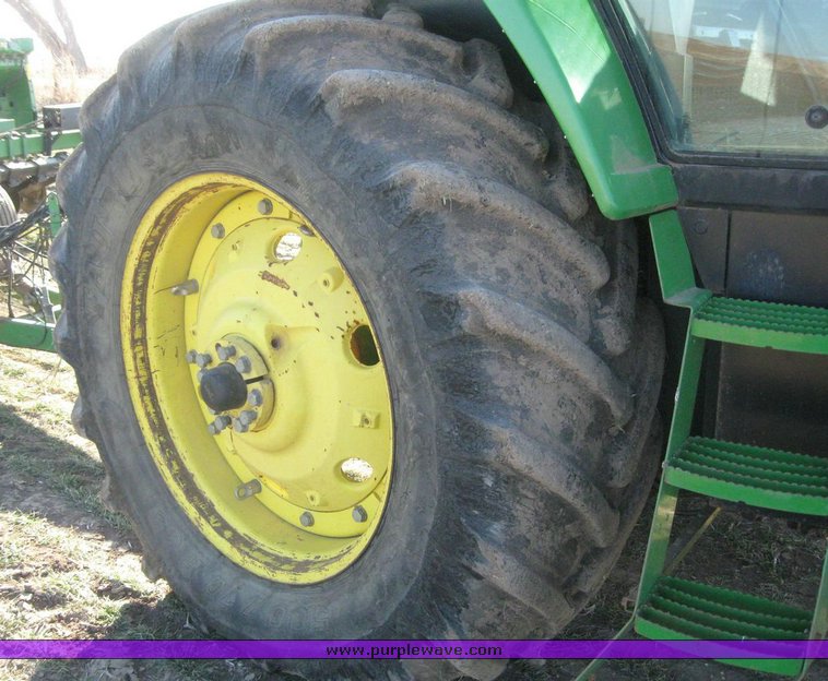 image for item 6832 1993 John Deere 7600 MFWD tractor