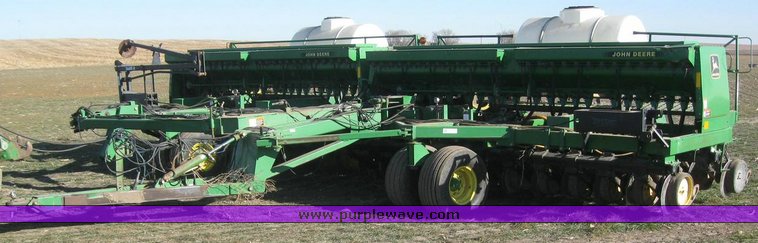 image for item 6833 John Deere 750 disc drill