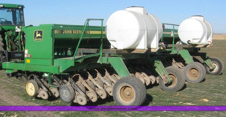 image for item 6833 John Deere 750 disc drill