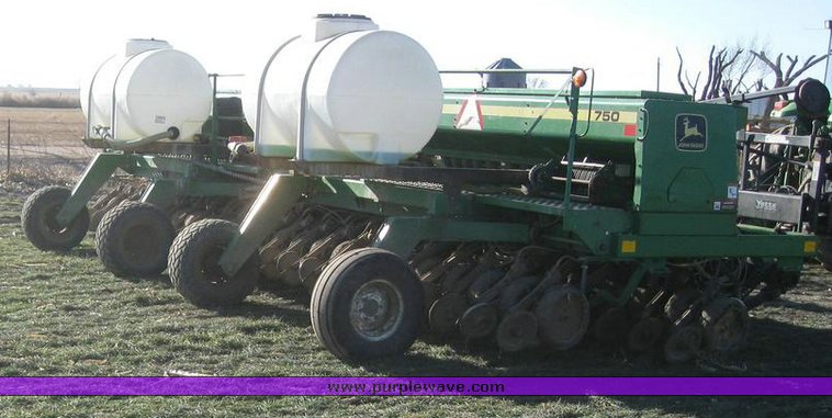 image for item 6833 John Deere 750 disc drill