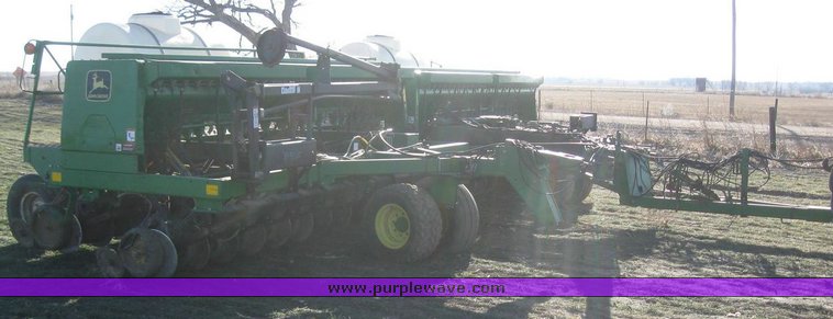 image for item 6833 John Deere 750 disc drill
