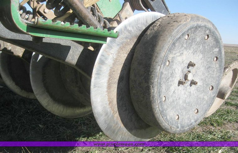 image for item 6833 John Deere 750 disc drill