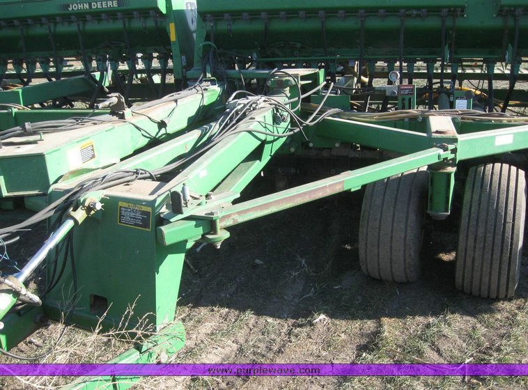 image for item 6833 John Deere 750 disc drill