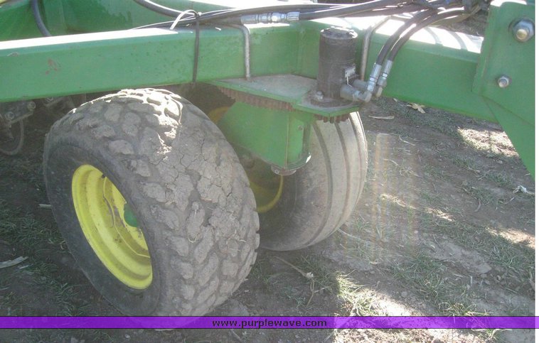 image for item 6833 John Deere 750 disc drill