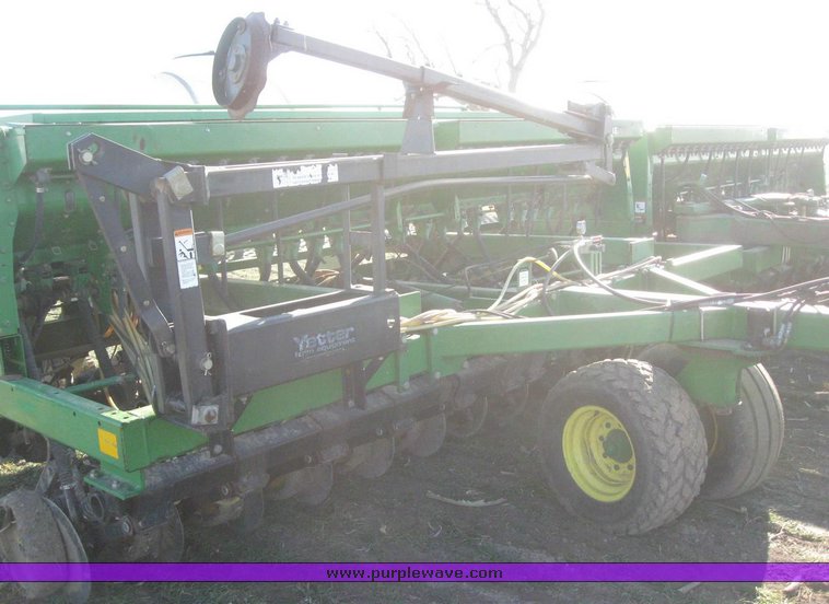 image for item 6833 John Deere 750 disc drill