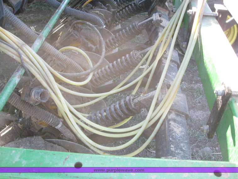 image for item 6833 John Deere 750 disc drill