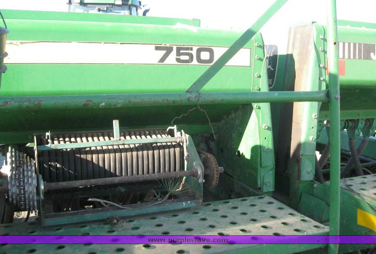 image for item 6833 John Deere 750 disc drill