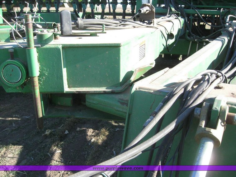 image for item 6833 John Deere 750 disc drill