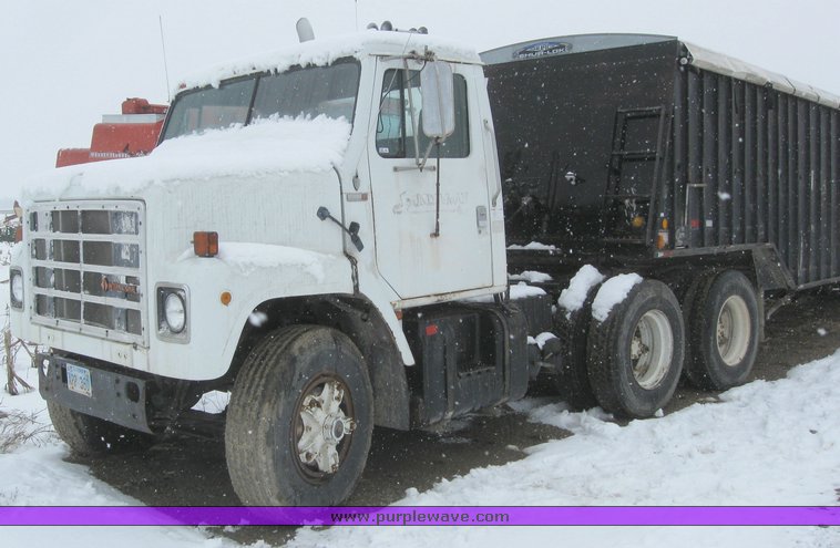 image for item 7695 1979 International semi truck