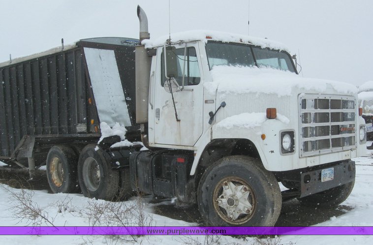 image for item 7695 1979 International semi truck