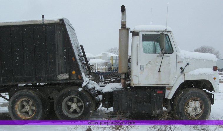 image for item 7695 1979 International semi truck