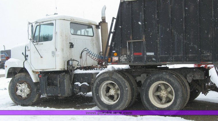 image for item 7695 1979 International semi truck