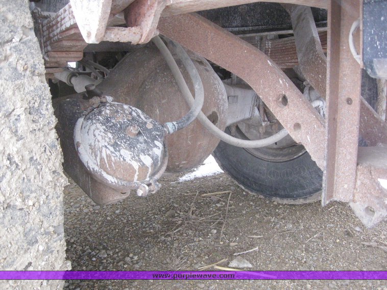 image for item 7695 1979 International semi truck