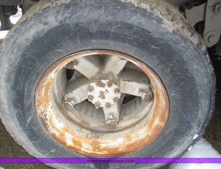 image for item 7695 1979 International semi truck