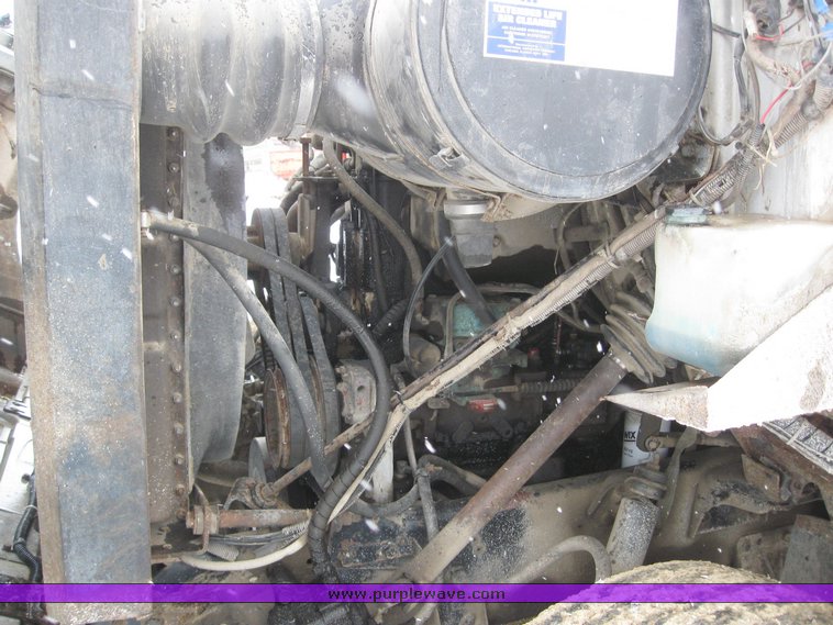 image for item 7695 1979 International semi truck