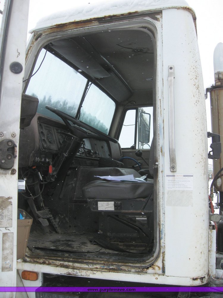 image for item 7695 1979 International semi truck